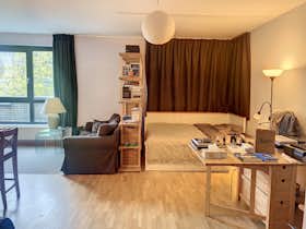 Studio for rent for €2,000 per month in Ixelles, Avenue Hergé