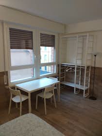 Studio for rent for €950 per month in Parma, Viale Piacenza