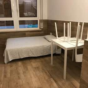 Studio for rent for €750 per month in Parma, Viale Piacenza