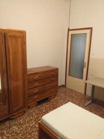 Privé kamer te huur voor € 700 per maand in Parma, Via Pietro Pecchioni