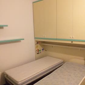 Private room for rent for €700 per month in Parma, Via Pietro Pecchioni