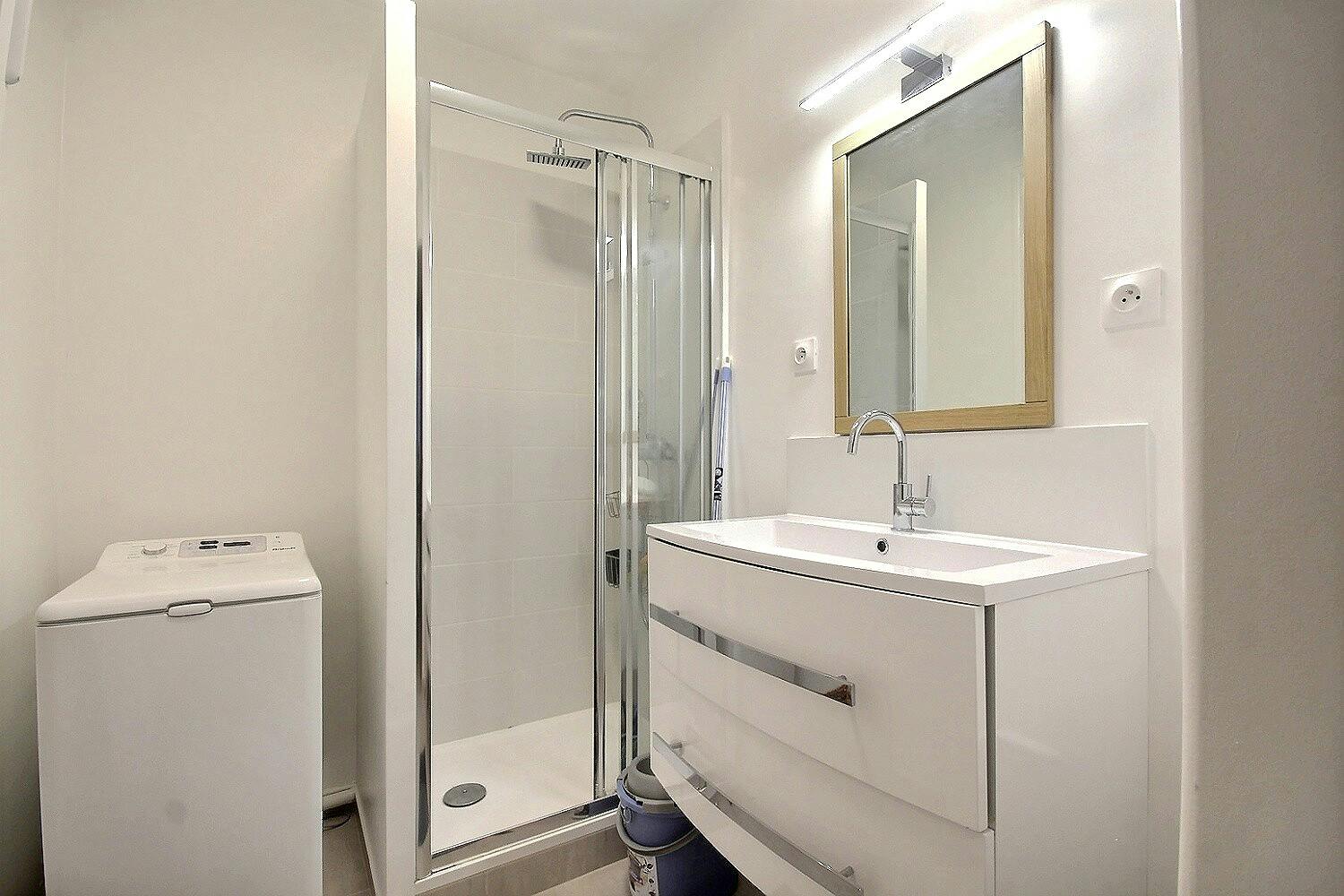 1-Bedroom Apartment in Rue Georges Sorel, Boulogne-Billancourt (1451004) room image 8