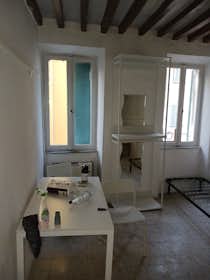 Studio for rent for €550 per month in Parma, Strada 20 Settembre