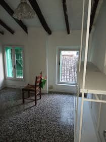 Квартира сдается в аренду за 700 € в месяц в Parma, Strada 20 Settembre