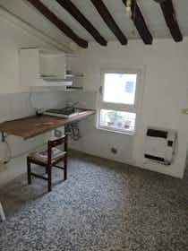 Lägenhet att hyra för 800 € i månaden i Parma, Strada 20 Settembre