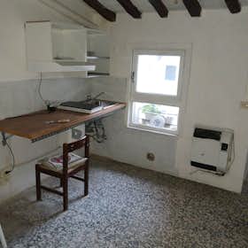 Apartment for rent for €800 per month in Parma, Strada 20 Settembre