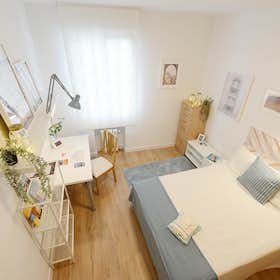 Private room for rent for €525 per month in Bilbao, Calle Calixto Díez