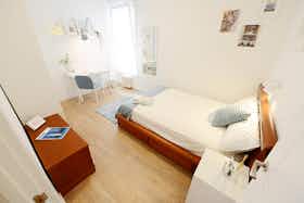 Private room for rent for €525 per month in Bilbao, Calle Calixto Díez