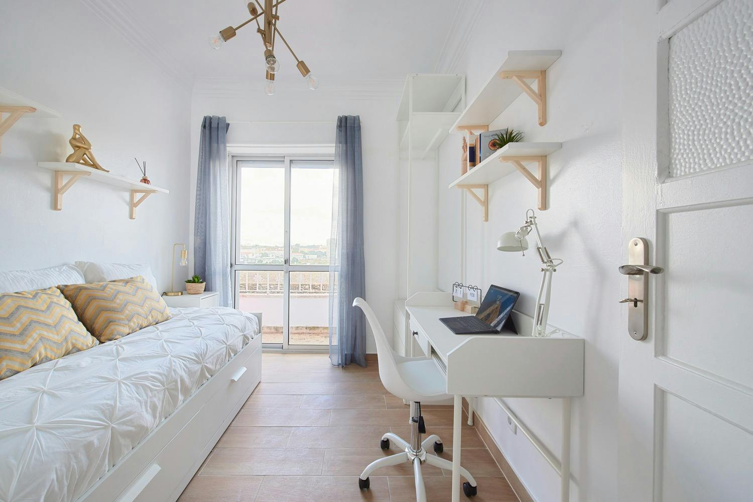 Private room for rent for €425 per month in Amadora, Rua Mouzinho de Albuquerque