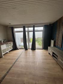 私人房间 正在以 €595 的月租出租，其位于 Zaandam, Clusiusstraat