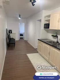 Private room for rent for €650 per month in Vitry-sur-Seine, Avenue Maximilien de Robespierre