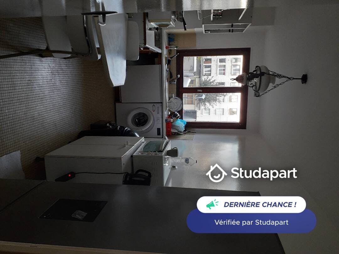 Apartment for rent for €2,190 per month in Châtillon, Avenue de Paris