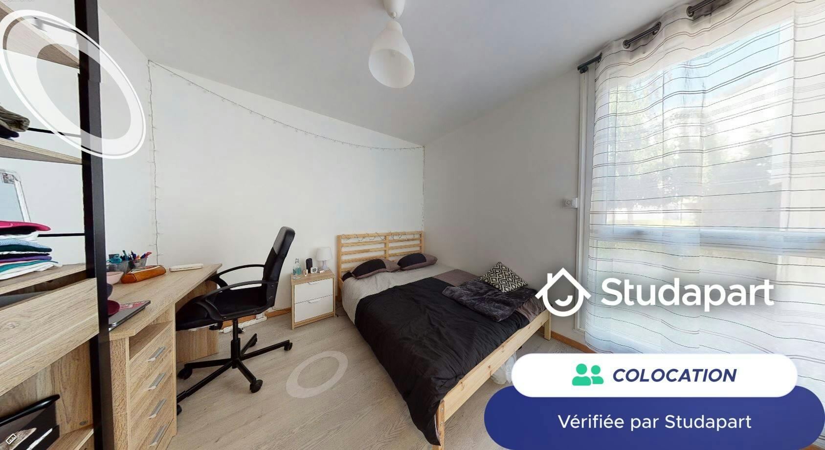 Pièce à Cergy