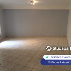 Apartment for rent for €1,100 per month in Paris, Rue Gustave Rouanet