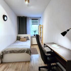 私人房间 正在以 PLN 1,700 的月租出租，其位于 Warsaw, ulica Konduktorska
