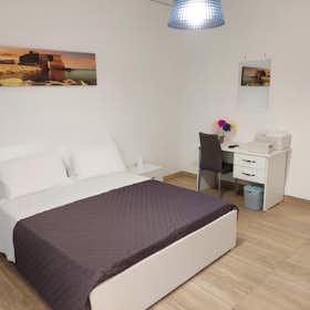 私人房间 正在以 €510 的月租出租，其位于 Naples, Via Vecchia Canzanella