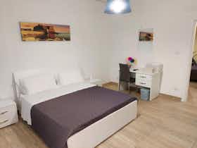 Privé kamer te huur voor € 560 per maand in Naples, Via Vecchia Canzanella