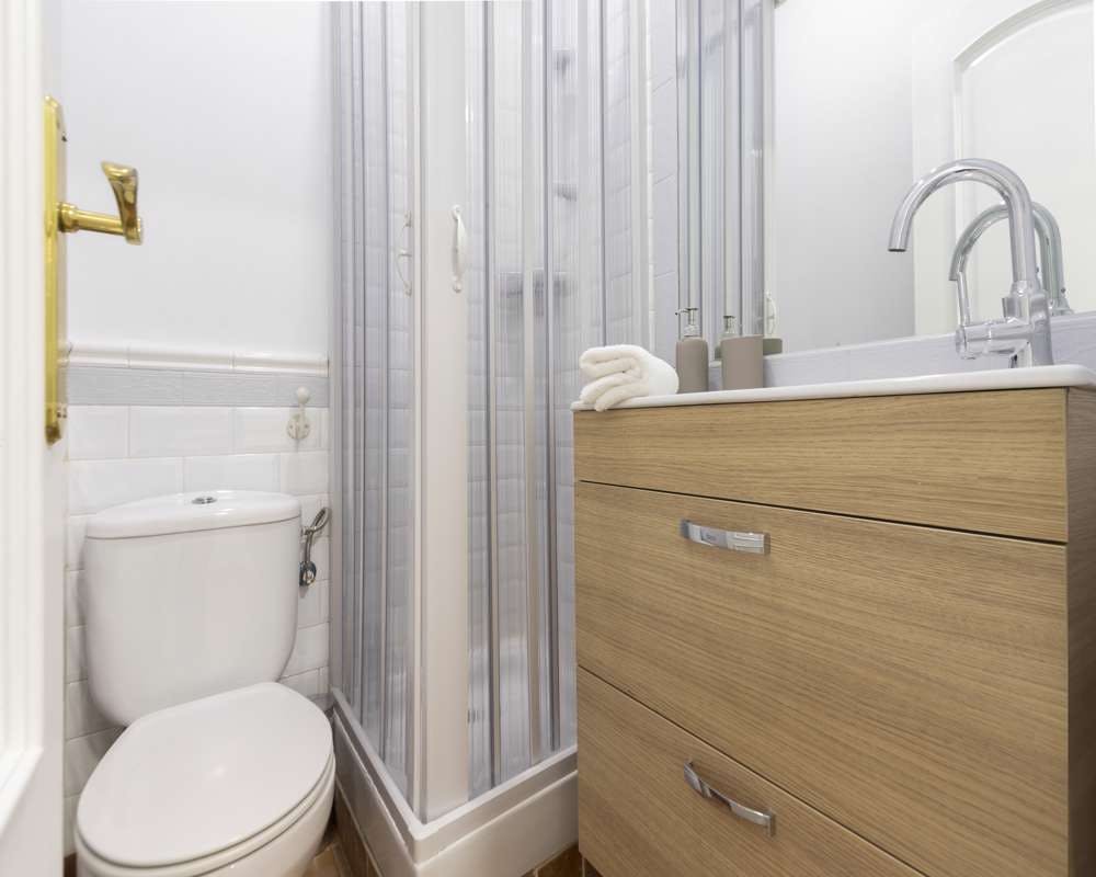 Private room for rent for €1,285 per month in Madrid, Calle de San Lorenzo