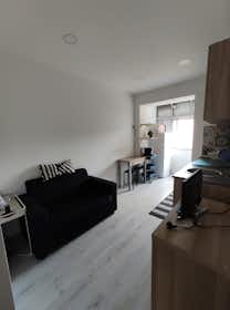 公寓 正在以 €1,200 的月租出租，其位于 Lisbon, Rua do Mirador