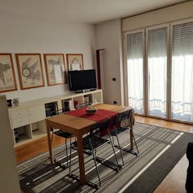 Apartment for rent for €2,300 per month in Milan, Via Giacomo Zanella