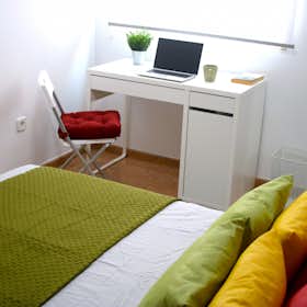 Private room for rent for €900 per month in Mislata, Carrer del Bisbe Irurita