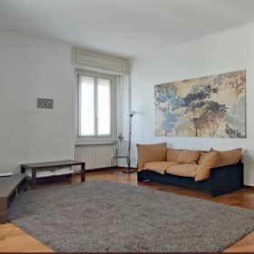 Apartment for rent for €2,100 per month in Milan, Via Antonio Stoppani
