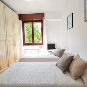 Apartment for rent for €1,500 per month in Milan, Via Tavazzano