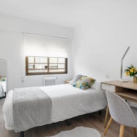 Private room for rent for €850 per month in Pozuelo de Alarcón, Avenida de Pablo VI