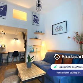Apartment for rent for €1,350 per month in Paris, Rue de Douai