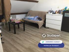 Apartamento para alugar por € 390 por mês em Reims, Rue Jules Guichard