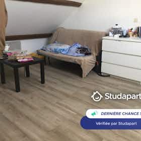 Lägenhet att hyra för 390 € i månaden i Reims, Rue Jules Guichard