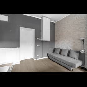 Apartment for rent for €1,900 per month in Milan, Via Giulio e Corrado Venini