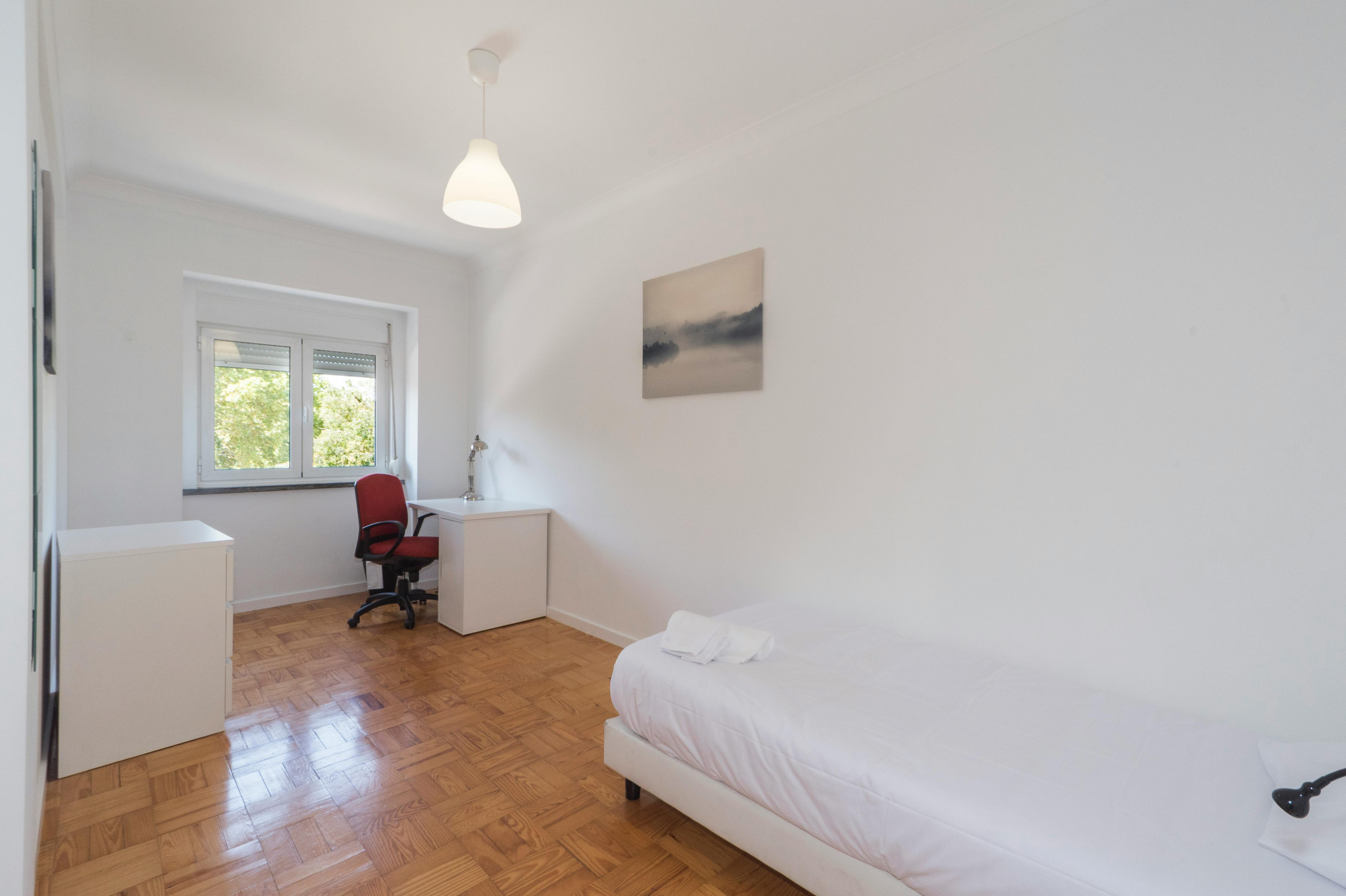 Estrada das Laranjeiras, Lisbon preview