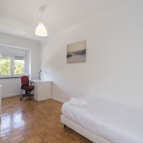 Private room for rent for €730 per month in Lisbon, Estrada das Laranjeiras