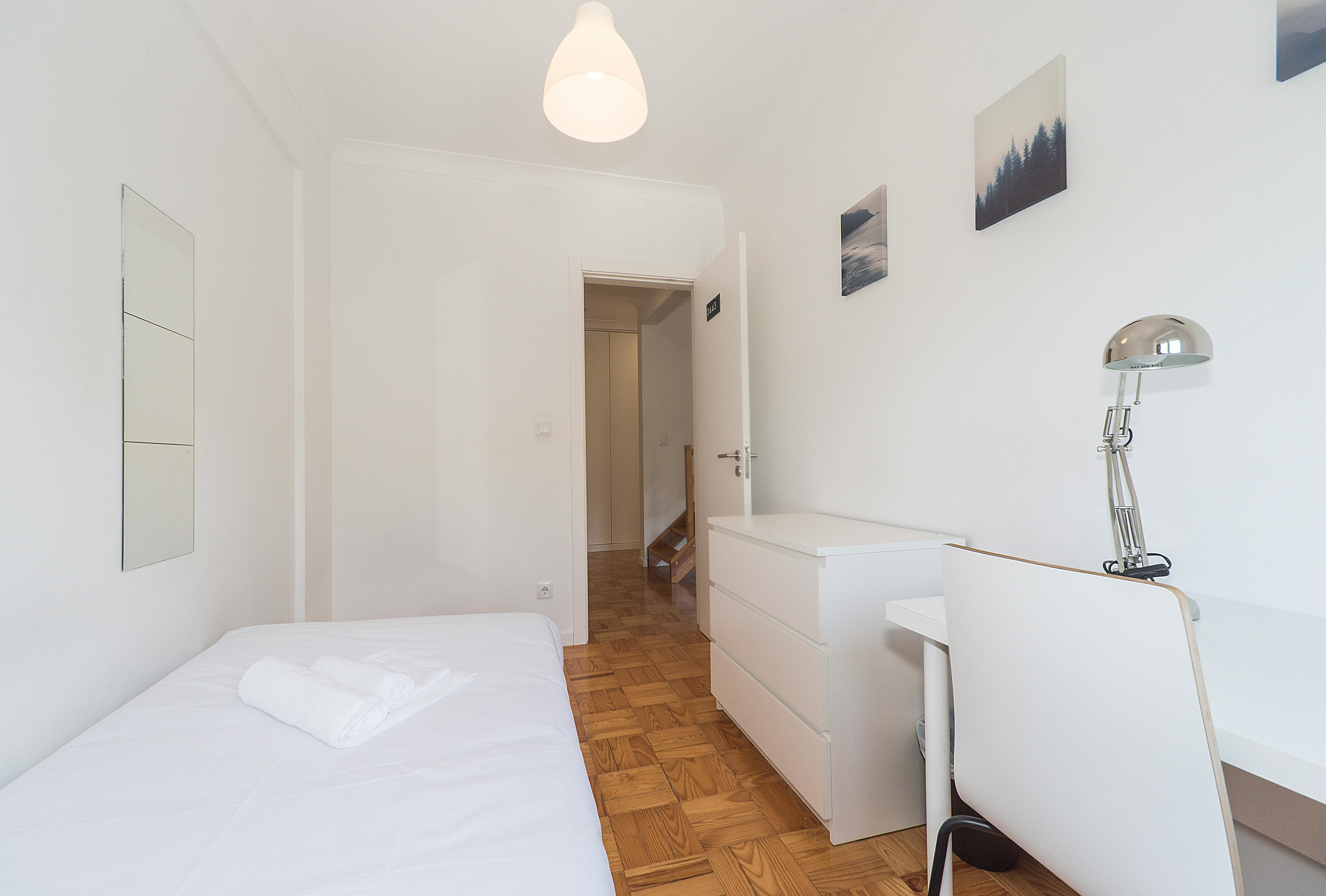 Estrada das Laranjeiras, Lisbon preview