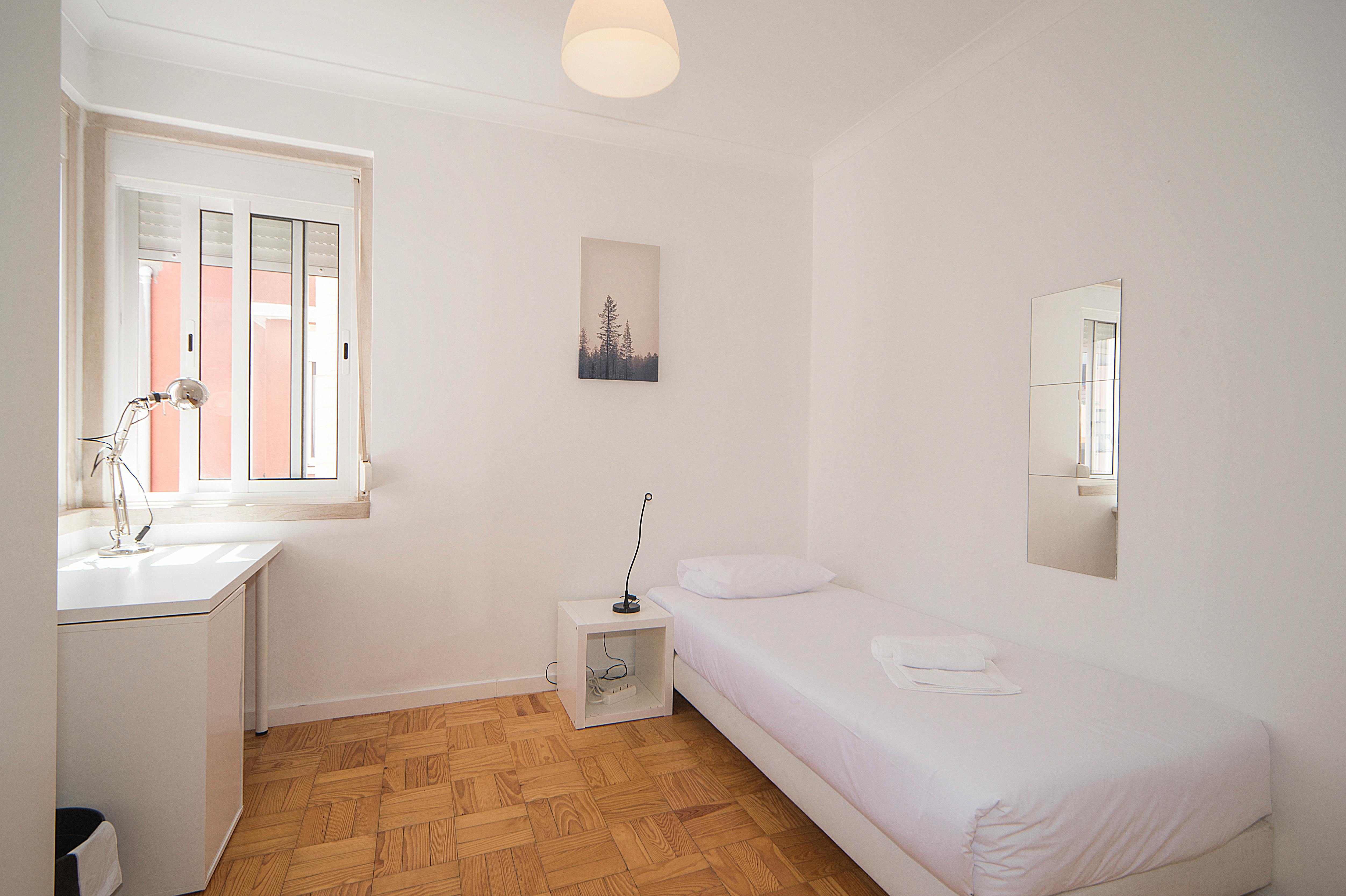 Estrada das Laranjeiras, Lisbon preview