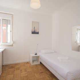 Private room for rent for €677 per month in Lisbon, Estrada das Laranjeiras
