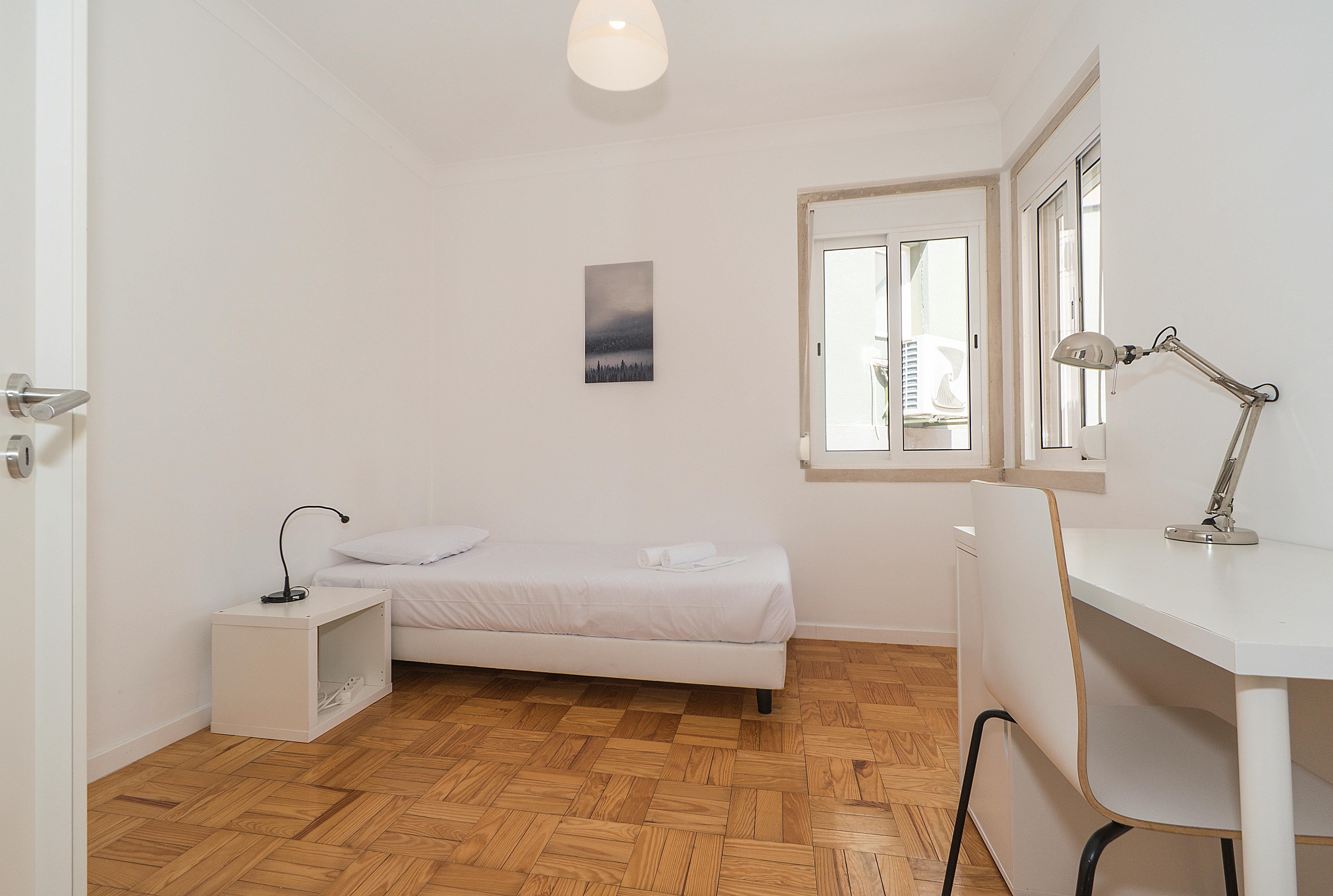 Estrada das Laranjeiras, Lisbon preview