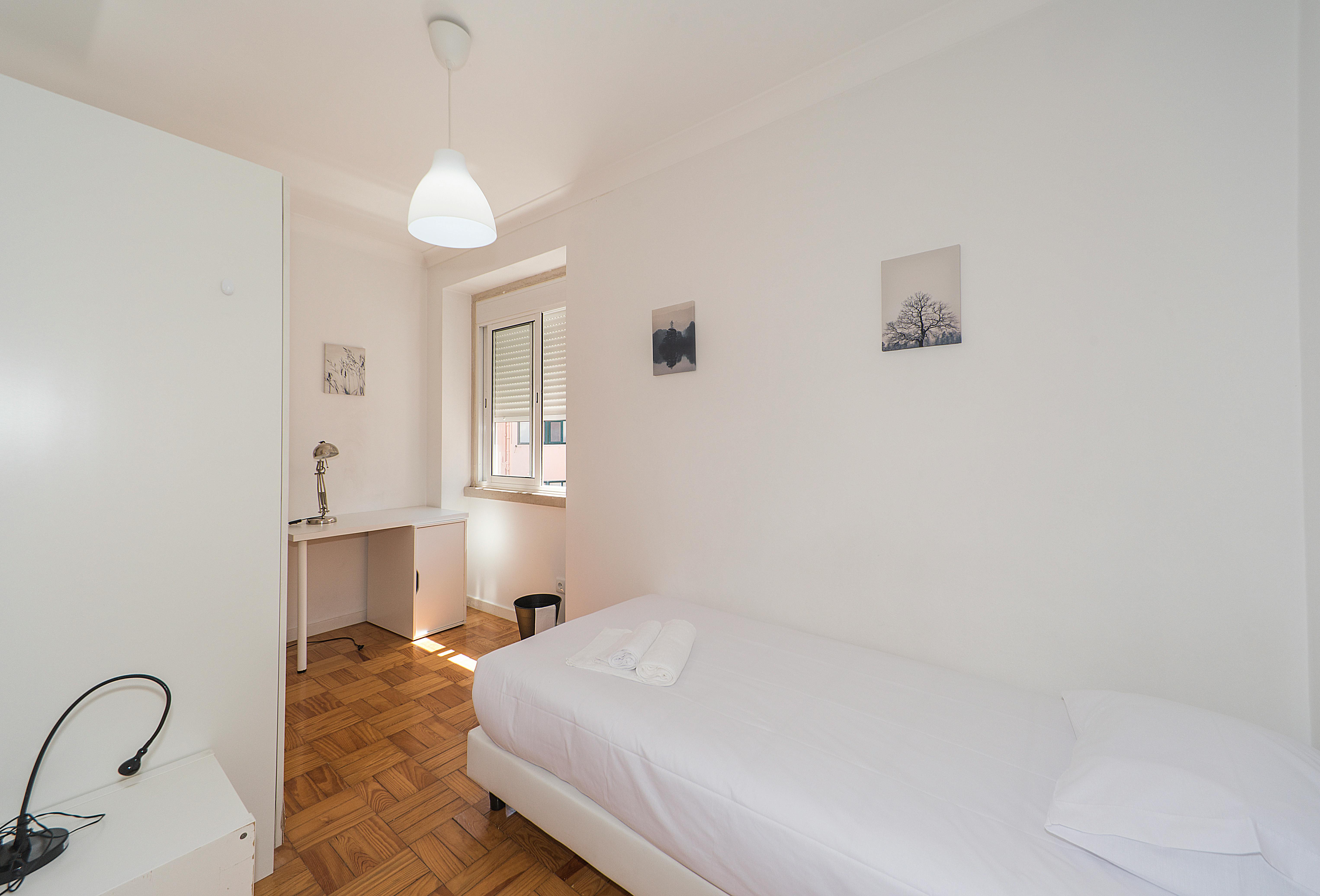 Estrada das Laranjeiras, Lisbon preview