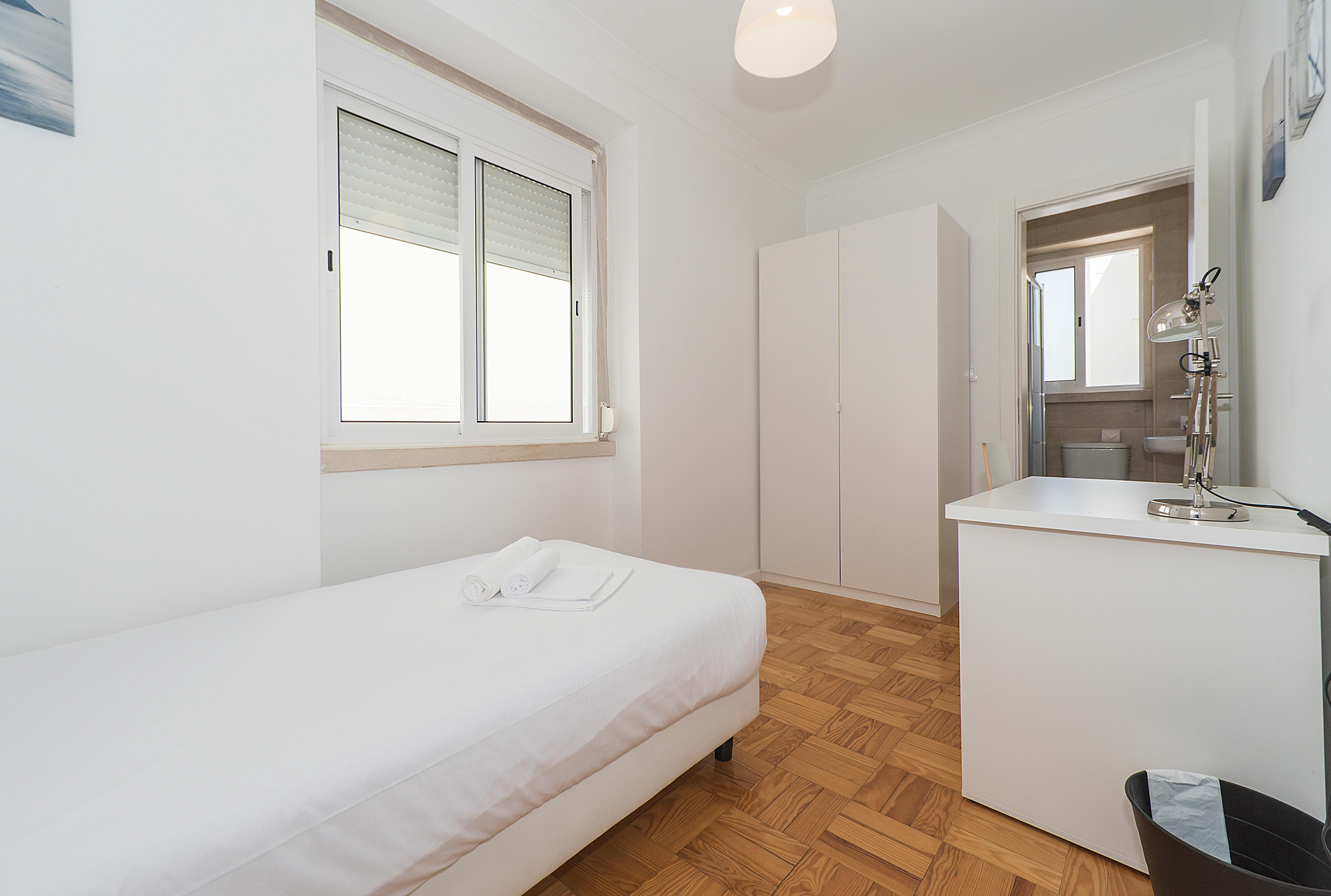 Estrada das Laranjeiras, Lisbon preview