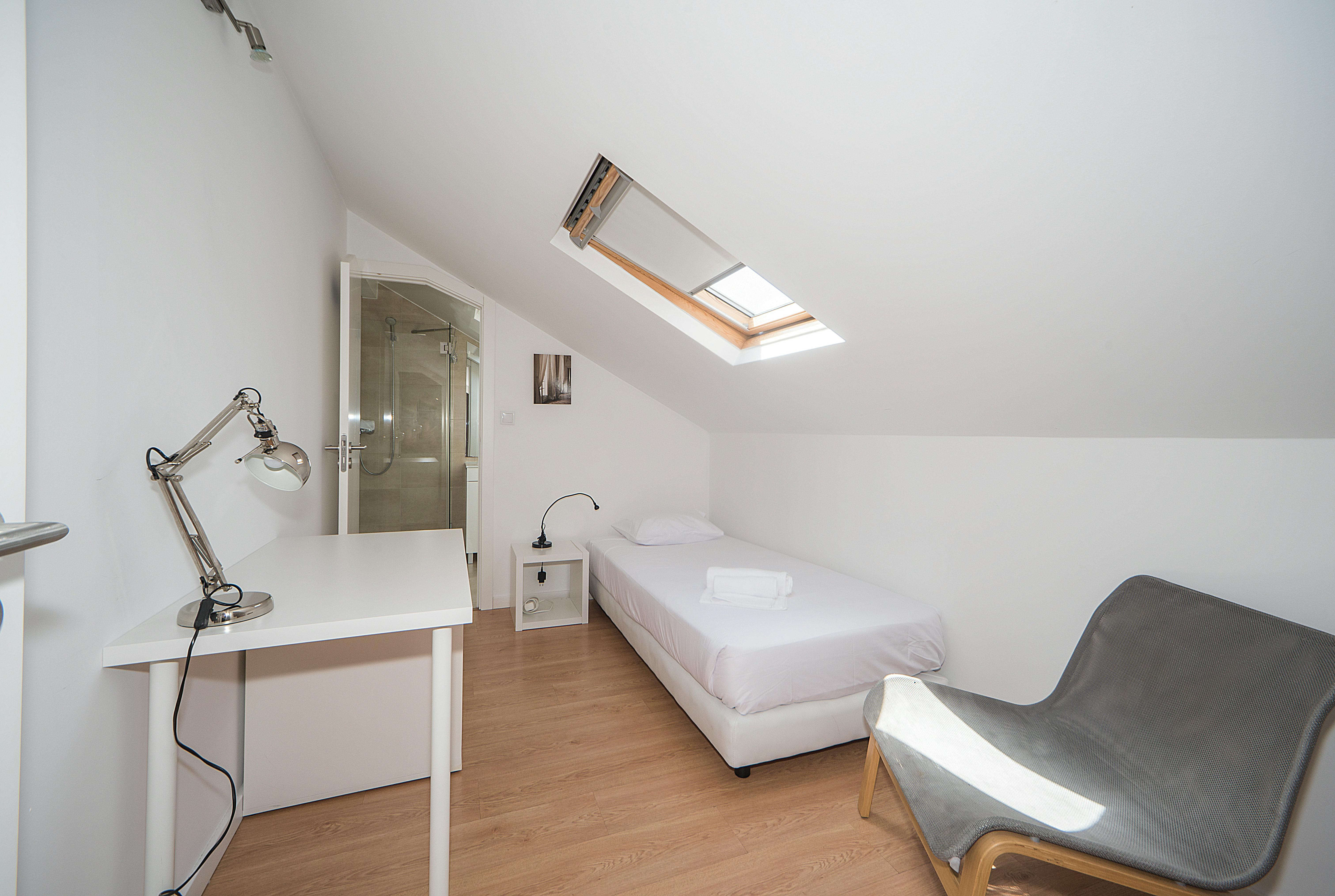 Estrada das Laranjeiras, Lisbon preview