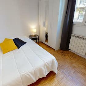 Private room for rent for €495 per month in Villeurbanne, Rue Charles Montaland