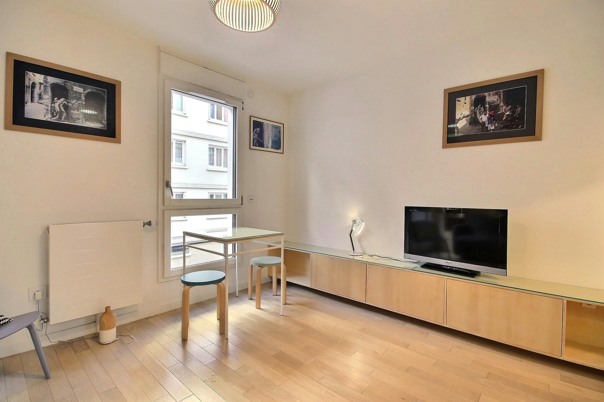 Studio for rent for €1,366 per month in Paris, Rue de Pouy