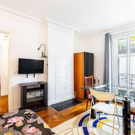 Apartment for rent for €2,116 per month in Paris, Rue du Soleil
