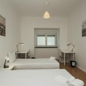 Private room for rent for €730 per month in Lisbon, Estrada das Laranjeiras