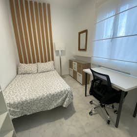 Private room for rent for €710 per month in Madrid, Calle de Gaztambide