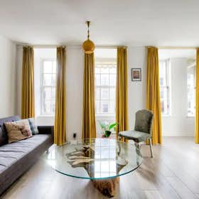 Lägenhet att hyra för 3 000 GBP i månaden i Edinburgh, East Market Street