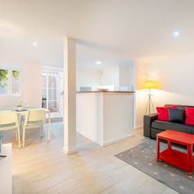 Apartment for rent for €1,230 per month in Lisbon, Rua das Beatas