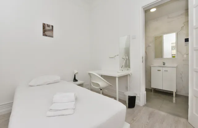 Private room in Avenida António Augusto de Aguiar, Lisbon (1452904) room image 1