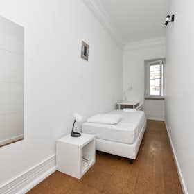 Private room for rent for €625 per month in Lisbon, Avenida António Augusto de Aguiar